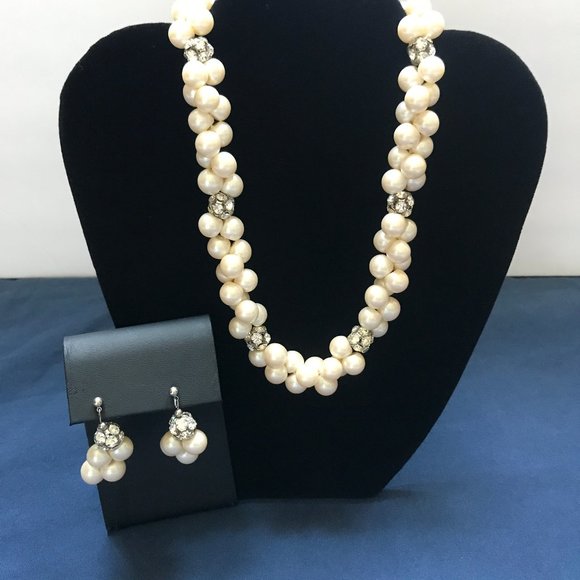 Pearl & Rhinestone Jewelry Set – Necklace & Pierced Earrings - Picture 4 of 10